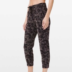 Lululemon Ready to Rulu Jogger Crop